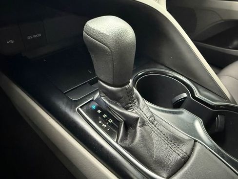 Used 2020 Toyota Camry LE image 20