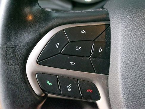 Used 2021 Jeep Grand Cherokee Laredo w/ Security & Convenience Group AWD/4WD image 14