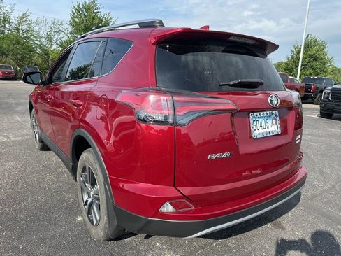Used 2018 Toyota RAV4 XLE AWD/4WD image 4