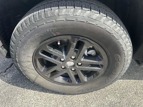 Used 2023 Jeep Grand Cherokee Laredo w/ Trailer Tow Prep Group (B) image 18