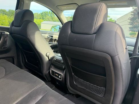 Used 2007 Saturn Outlook XE w/ Advanced Audio Pkg FWD image 25