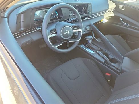 New 2026 Hyundai Elantra SE image 6