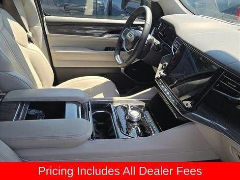 Used 2022 Jeep Wagoneer Series III w/ Premium Group I AWD/4WD image 4