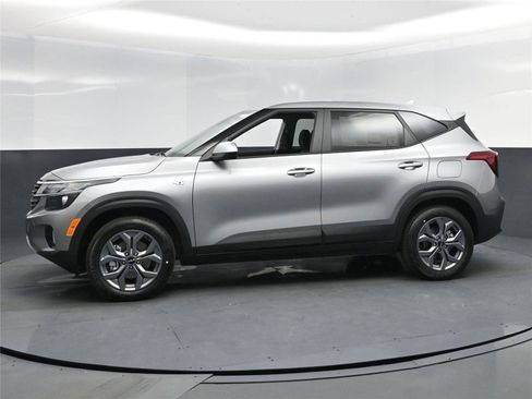 New 2026 Kia Seltos LX image 3