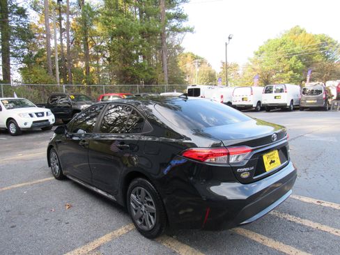 Used 2022 Toyota Corolla LE FWD image 5