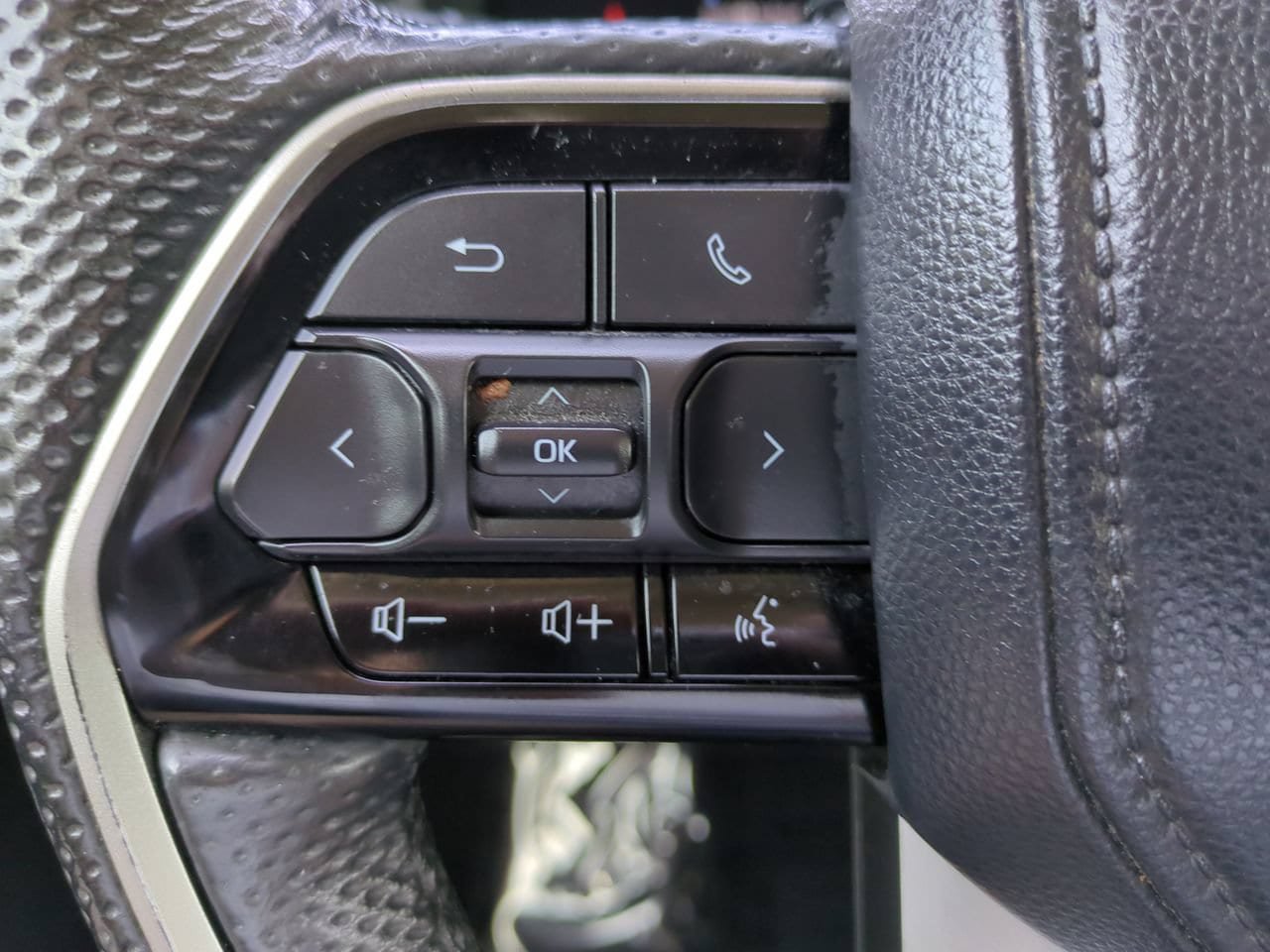 Used 2024 Toyota Tundra Limited AWD/4WD image 25