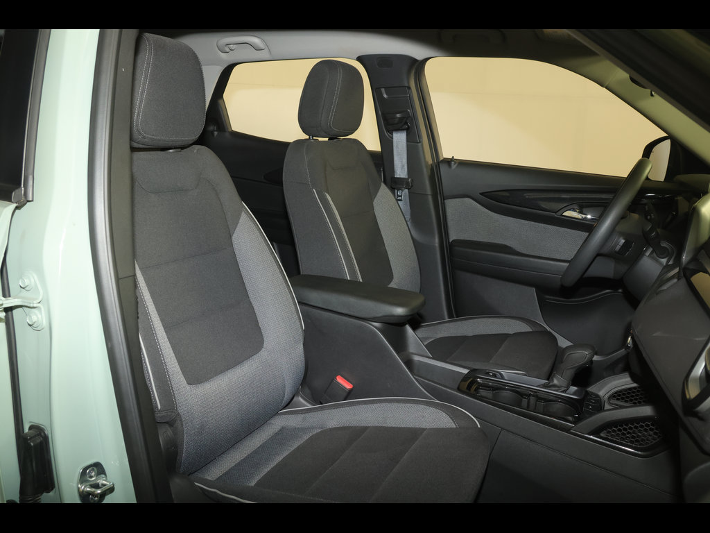 Used 2025 Chevrolet TrailBlazer LS w/ LS Convenience Package FWD image 27
