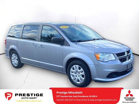 Used 2018 Dodge Grand Caravan SE w/ UConnect Hands-Free Group image 1