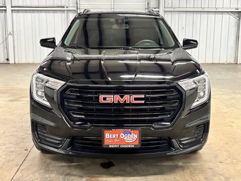 Used 2024 GMC Terrain SLE w/ Driver Convenience Package FWD image 2