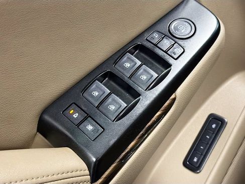 Used 2019 GMC Yukon SLT w/ Premium Edition AWD/4WD image 23