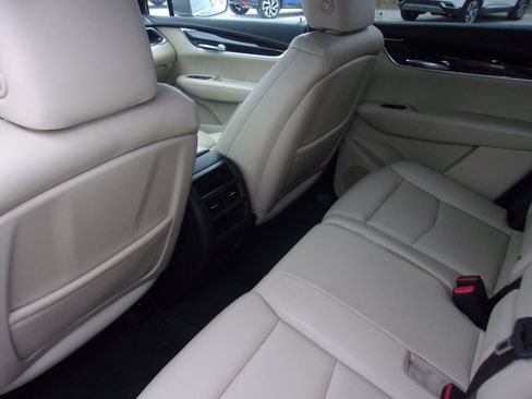 Used 2018 Cadillac XT5 AWD image 15