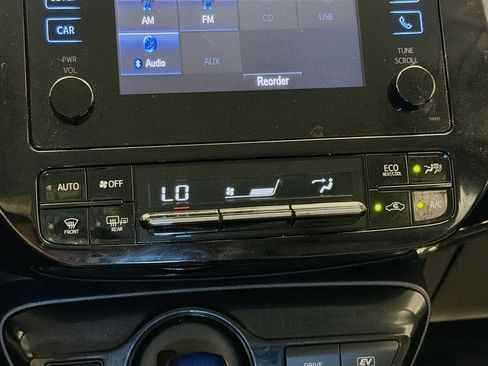 Used 2019 Toyota Prius L Eco image 10