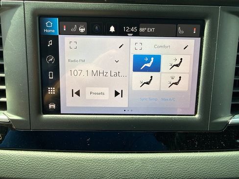 Used 2023 Chrysler Voyager LX FWD image 25