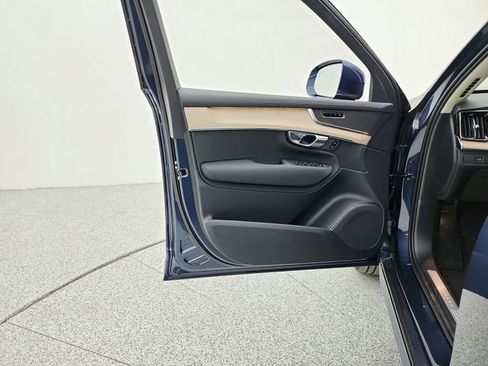 New 2026 Volvo XC90 B5 Core image 28