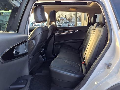 Used 2023 Lincoln Nautilus Reserve w/ Equipment Group 201A image 10