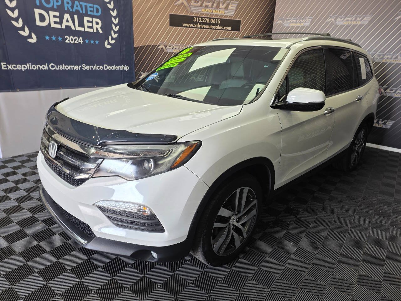 Used 2016 Honda Pilot Touring image 1
