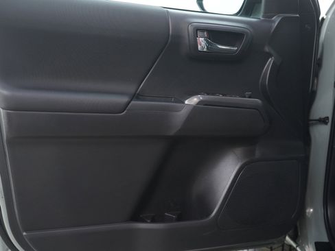 Used 2022 Toyota Tacoma TRD Sport image 17