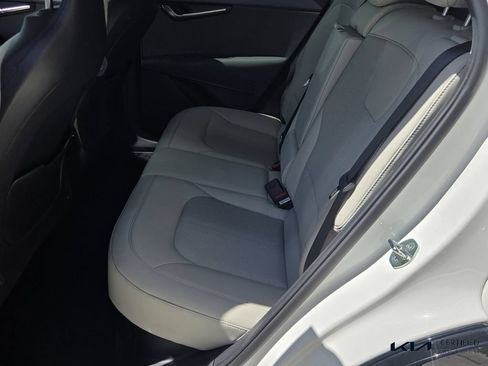 Certified 2023 Kia Niro EX Touring FWD image 11