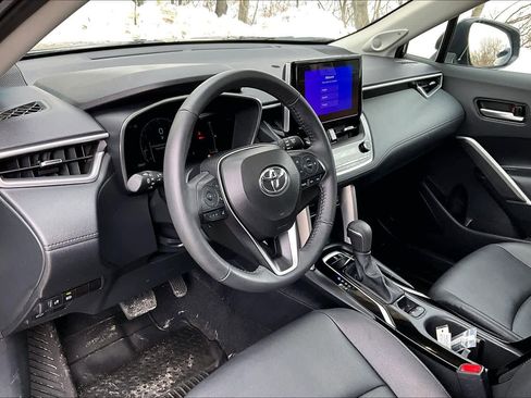 Certified 2024 Toyota Corolla Cross XLE image 17