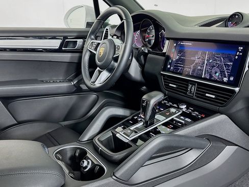 Used 2023 Porsche Cayenne Platinum Edition image 15
