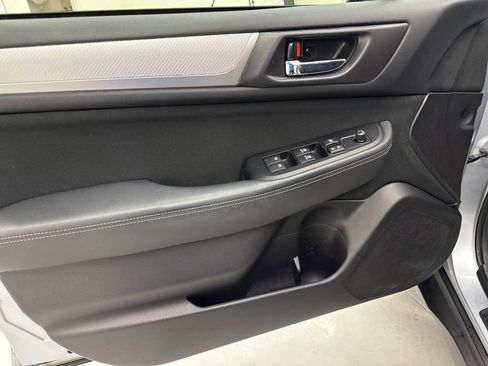 Used 2017 Subaru Outback 2.5i Premium image 11
