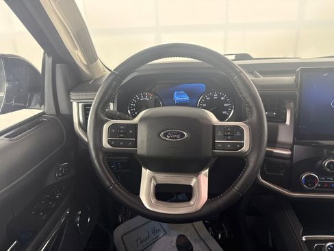 Used 2024 Ford Expedition XLT RWD image 11