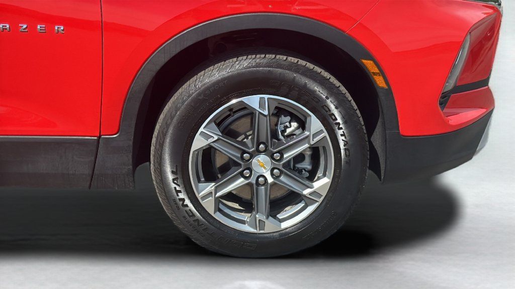 Used 2025 Chevrolet Blazer LT FWD image 14