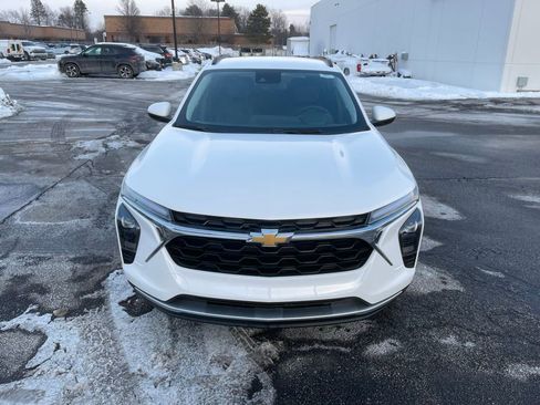 New 2026 Chevrolet Trax LT w/ LT Convenience Package image 2