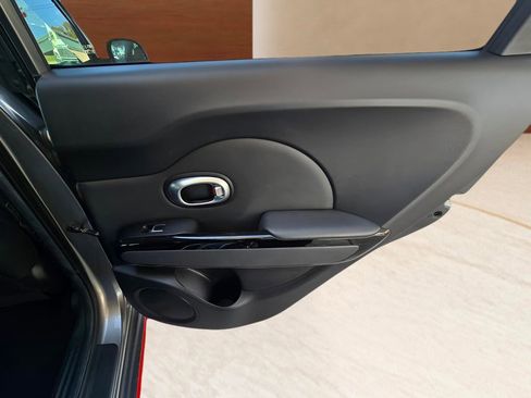 Used 2018 Kia Soul ! FWD image 45
