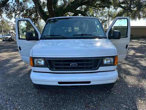 Used 2005 Ford E-150 and Econoline 150 image 2