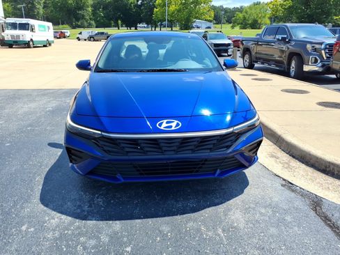 Used 2024 Hyundai Elantra SEL FWD image 2