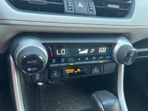 Used 2021 Toyota RAV4 XLE Premium AWD/4WD image 28