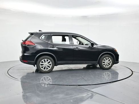 Used 2018 Nissan Rogue S image 2