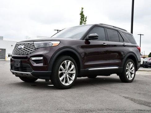 Used 2023 Ford Explorer Platinum w/ Technology Package AWD/4WD image 4