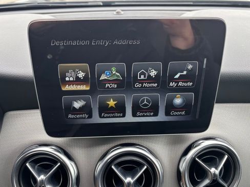 Used 2019 Mercedes-Benz GLA 250 4MATIC image 11