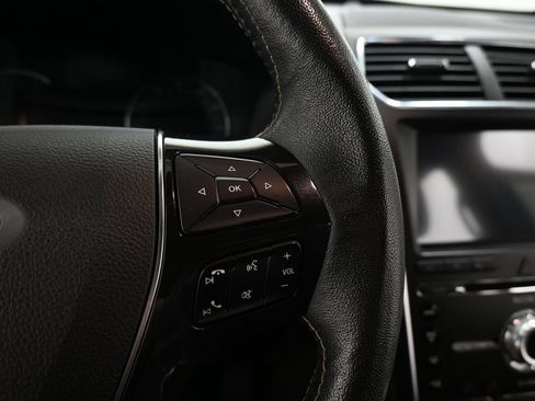 Used 2018 Ford Explorer Platinum image 29