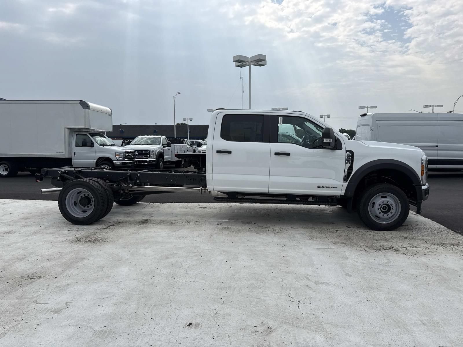 New 2026 Ford F550 4x4 Crew Cab image 2