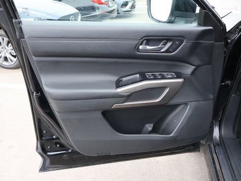 Used 2023 Nissan Pathfinder Platinum image 23