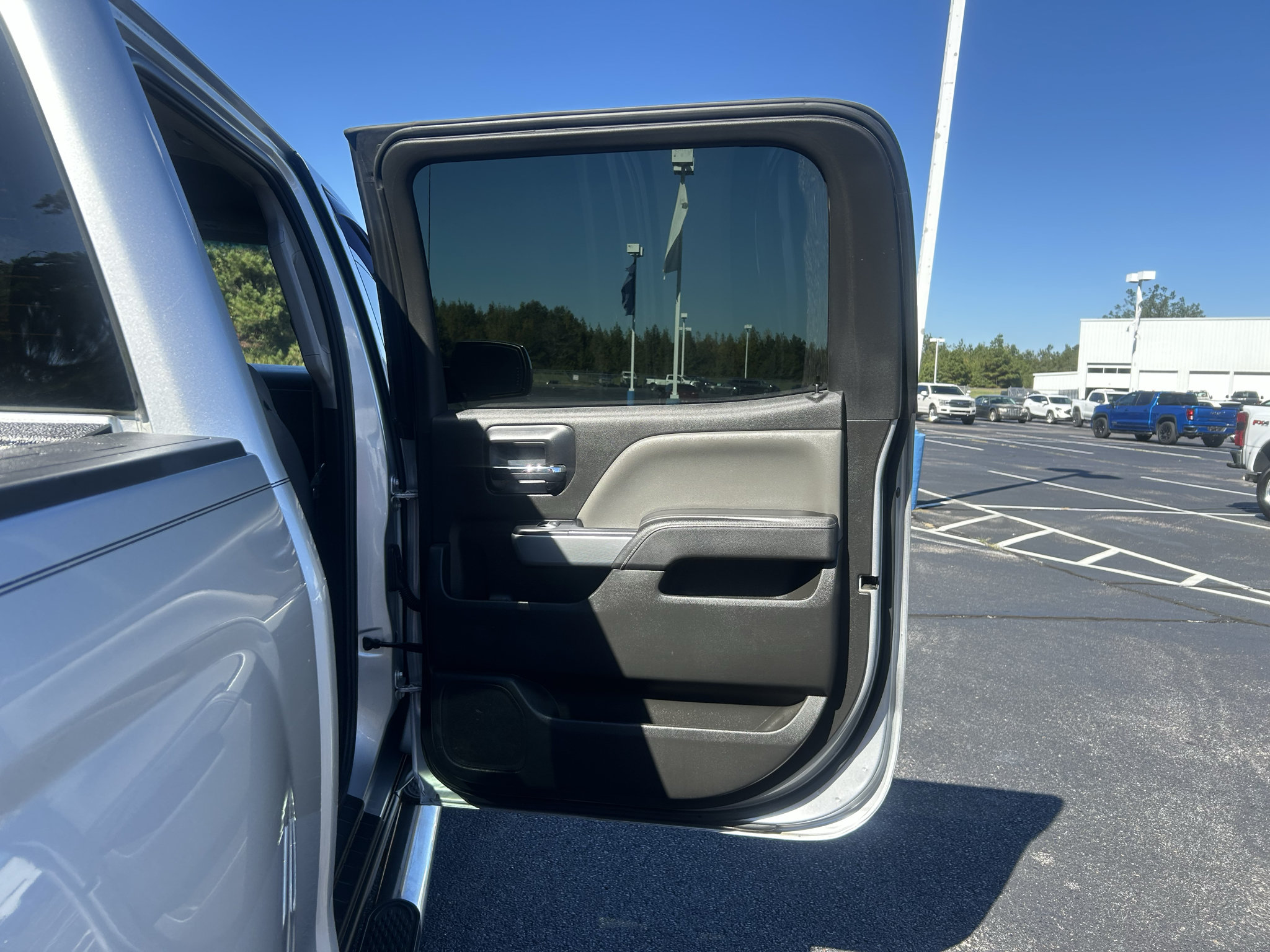 Used 2014 Chevrolet Silverado 1500 LTZ Z71 AWD/4WD image 19
