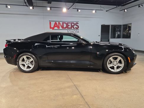 Used 2020 Chevrolet Camaro LT RWD image 8