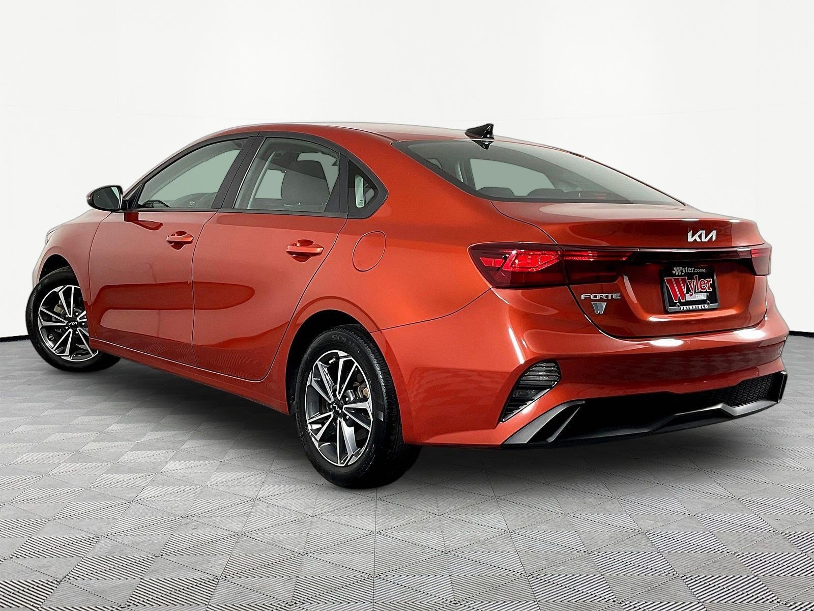 Used 2023 Kia Forte LXS w/ LXS Technology Package FWD image 4
