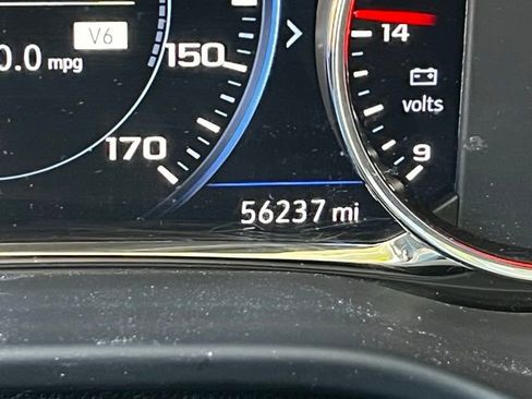 Used 2021 GMC Acadia Denali w/ Denali Technology Package image 18