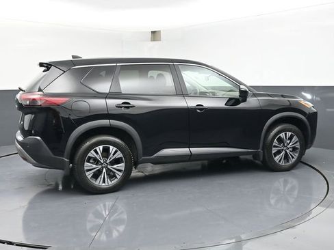 Used 2023 Nissan Rogue SV image 3
