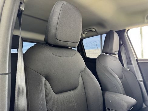 Used 2017 Jeep Renegade Latitude AWD/4WD image 22