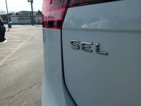 Used 2022 Volkswagen Tiguan SEL R-Line image 8