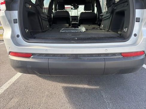 Used 2024 Jeep Grand Cherokee L Altitude image 6