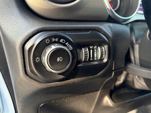 Used 2019 Jeep Wrangler Sport AWD/4WD image 17