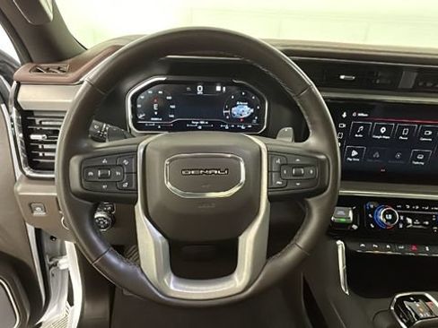 Used 2023 GMC Sierra 1500 Denali w/ Denali Reserve Package AWD/4WD image 14