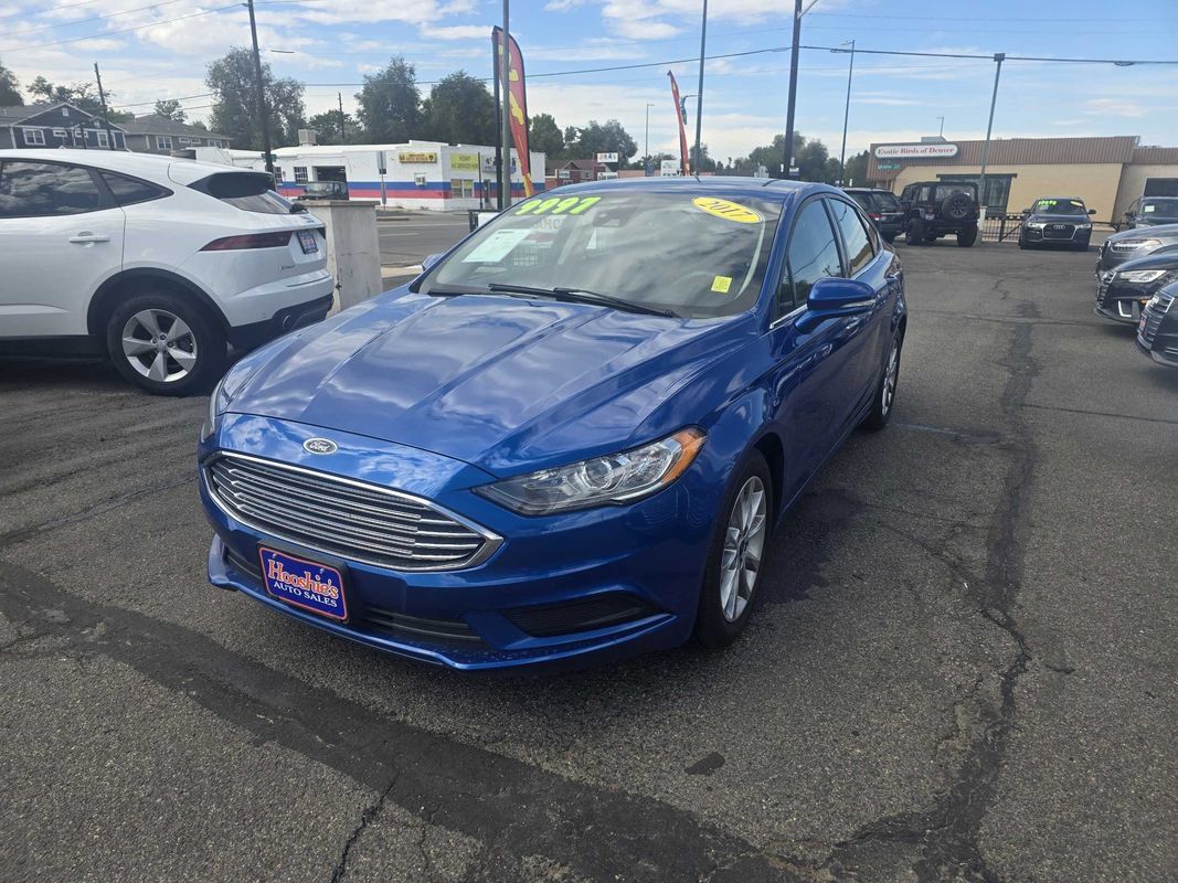 Used 2017 Ford Fusion SE FWD image 2