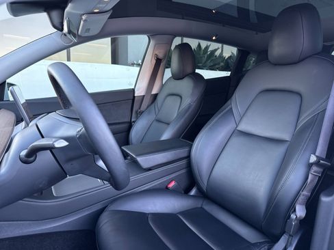 Used 2021 Tesla Model Y Long Range image 5